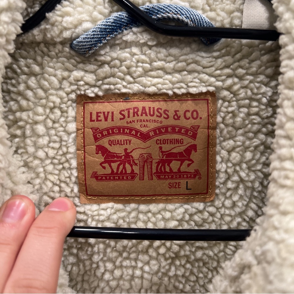 FUR LINED LEVI JEAN JACKET. Size: CHILDRENS LARGE - Picture 3 of 3
